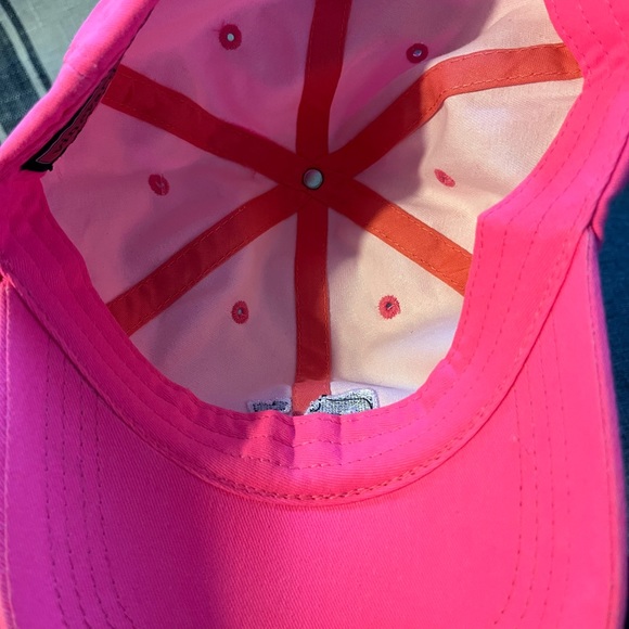 VV hat - Picture 3 of 3